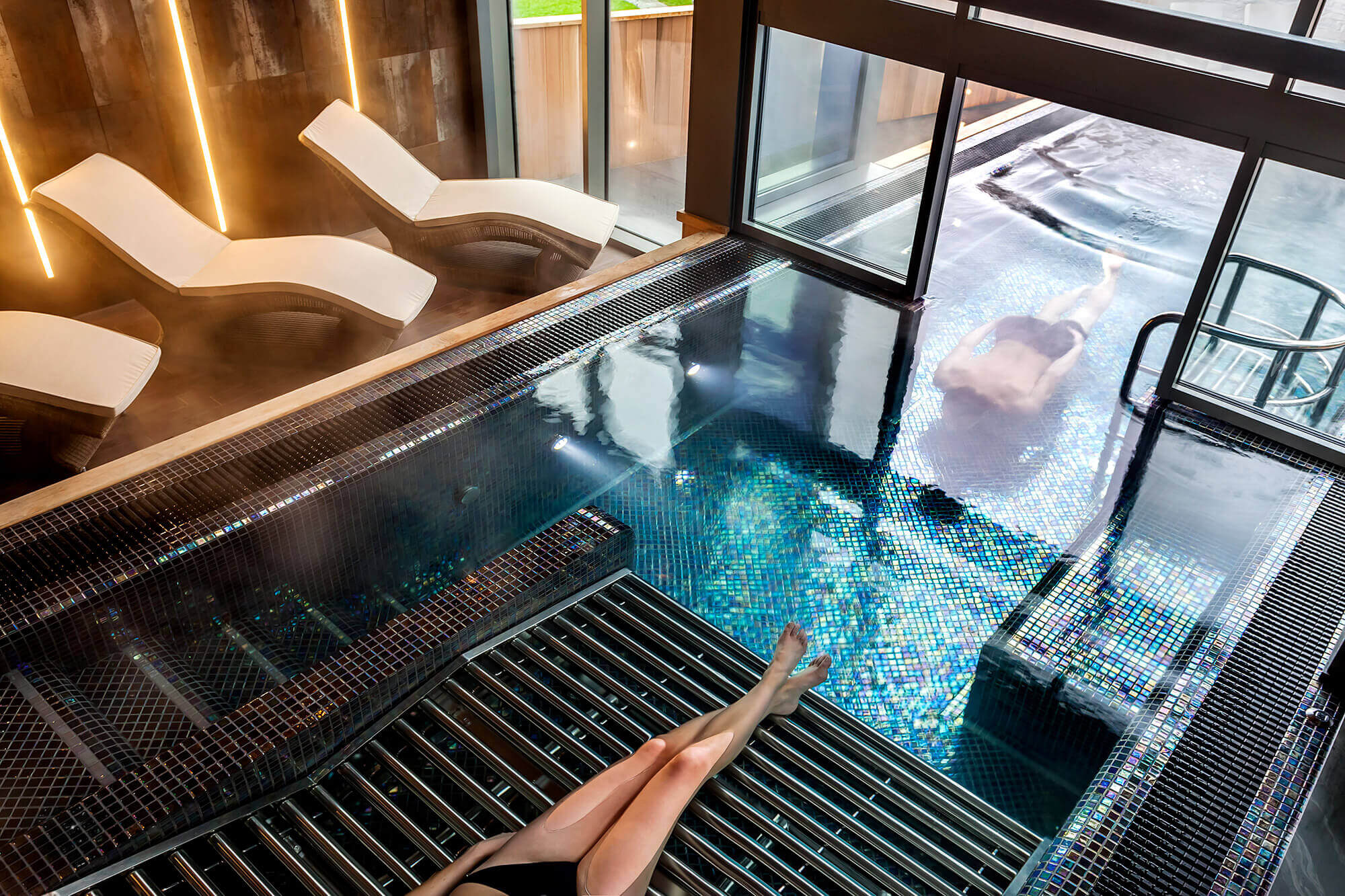 brimstone-spa-pool-underwater-swim